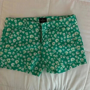 AE Flowered green MIDI shorts